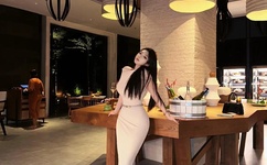 他缓慢而有力的往里挺L